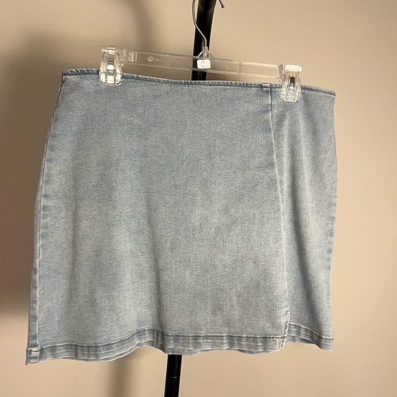 EUC Wild Fable Light Blue Mini Skirt Stretch Denim Size 12 waist 17 length 16 - Picture 3 of 5